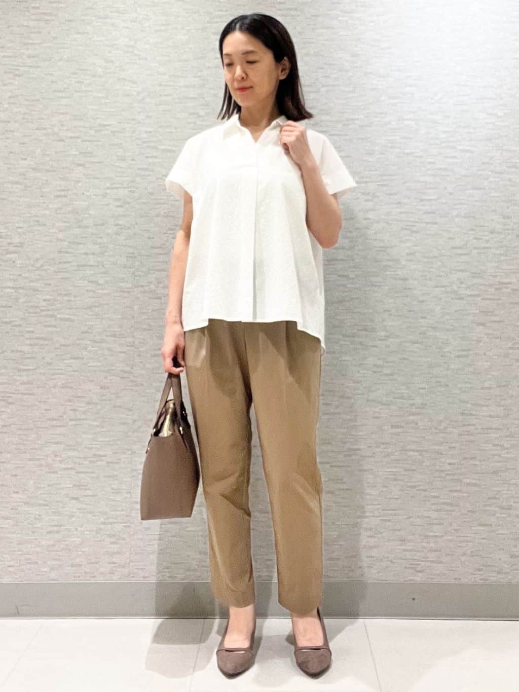 marikoさんの「Reflect｜【二の腕さりげなくカバー】シャツ衿オフボディブラウス」を使ったコーディネート