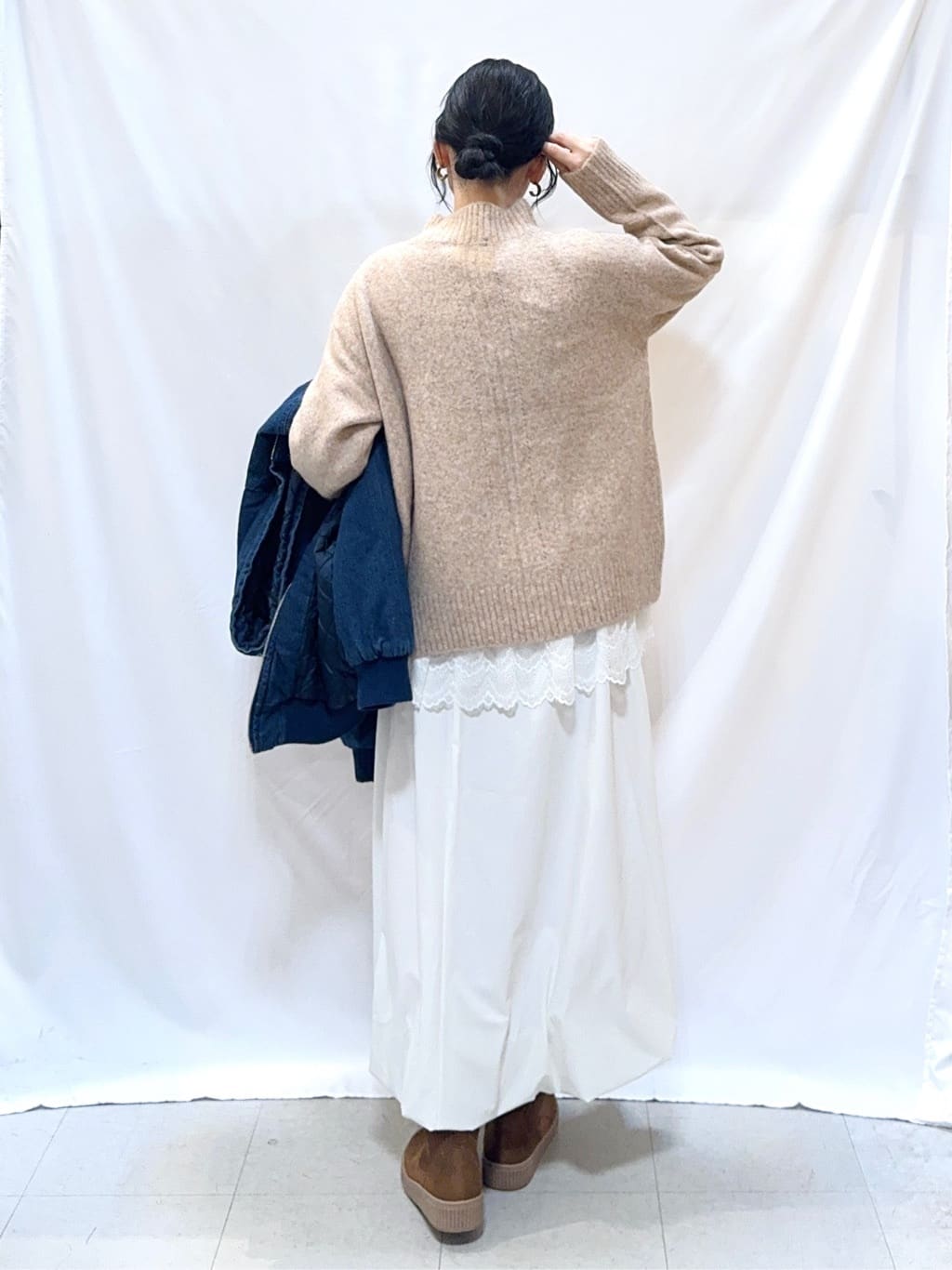 𝐇𝐢𝐫𝐨𝐦𝐢さんの「SHOO･LA･RUE｜【ダブルZIP】大人カジュアルスタイルに デニム中綿フーディーブルゾン」を使ったコーディネート