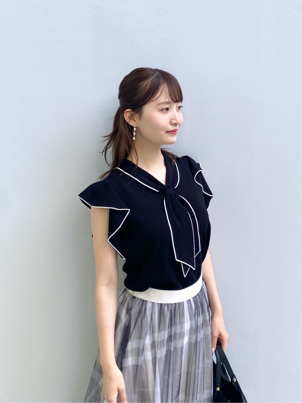 みさかさんの「index｜フレアスリーブボウタイニット【洗濯機洗い可／接触冷感／抗ピル】」を使ったコーディネート