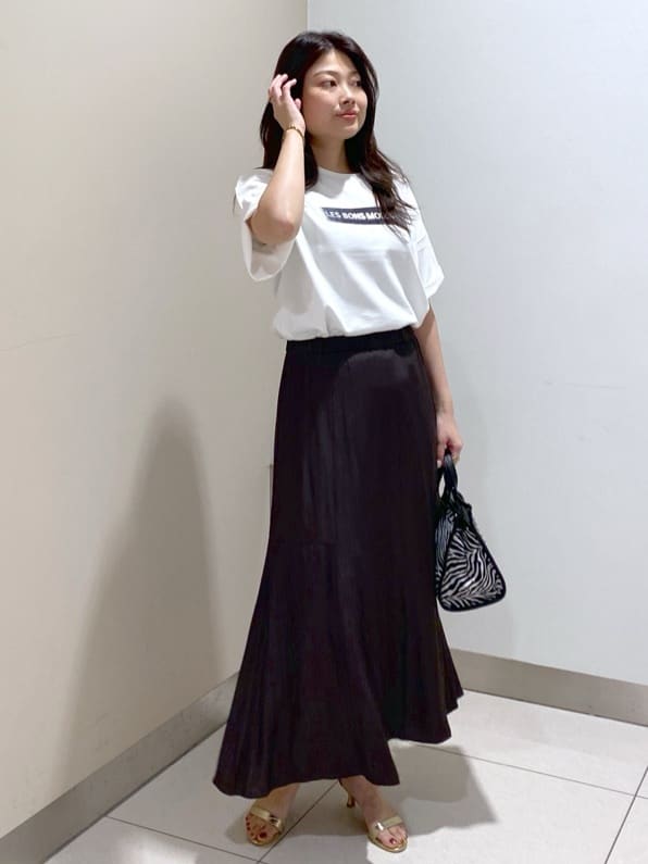 kanaさんの「UNTITLED｜【コットン100/ゆったり/ショート丈/洗える】ベロアロゴTシャツ」を使ったコーディネート
