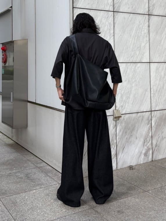 北浦歩大さんの「tk.TAKEO KIKUCHI｜◆【WEB限定】無地/花柄アソートドレープ半袖シャツ」を使ったコーディネート