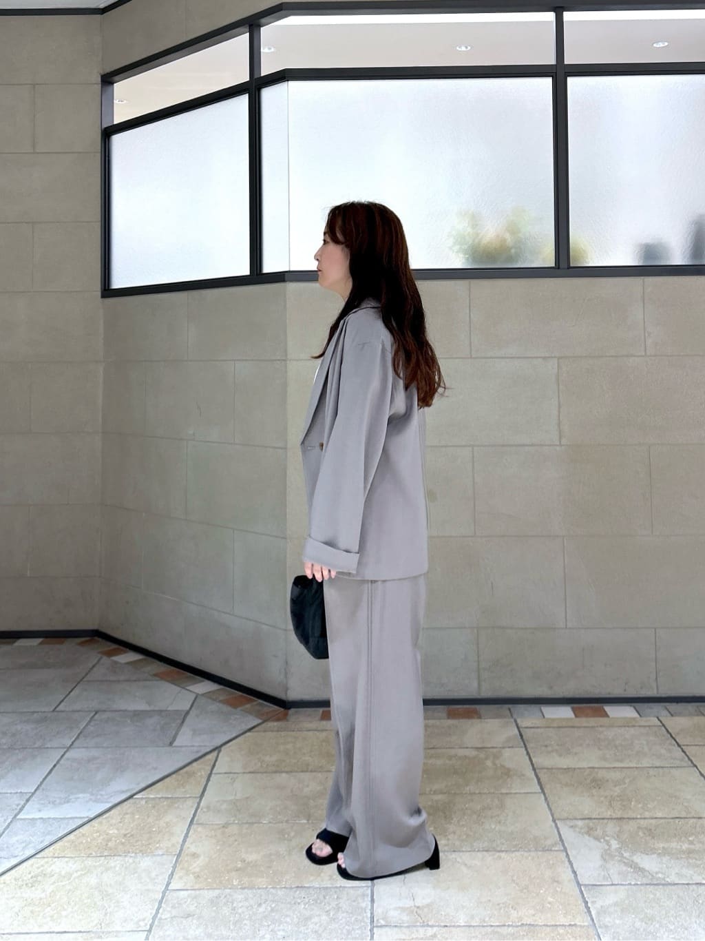 よねさんの「INDIVI｜ドレープクロップドカットソー」を使ったコーディネート