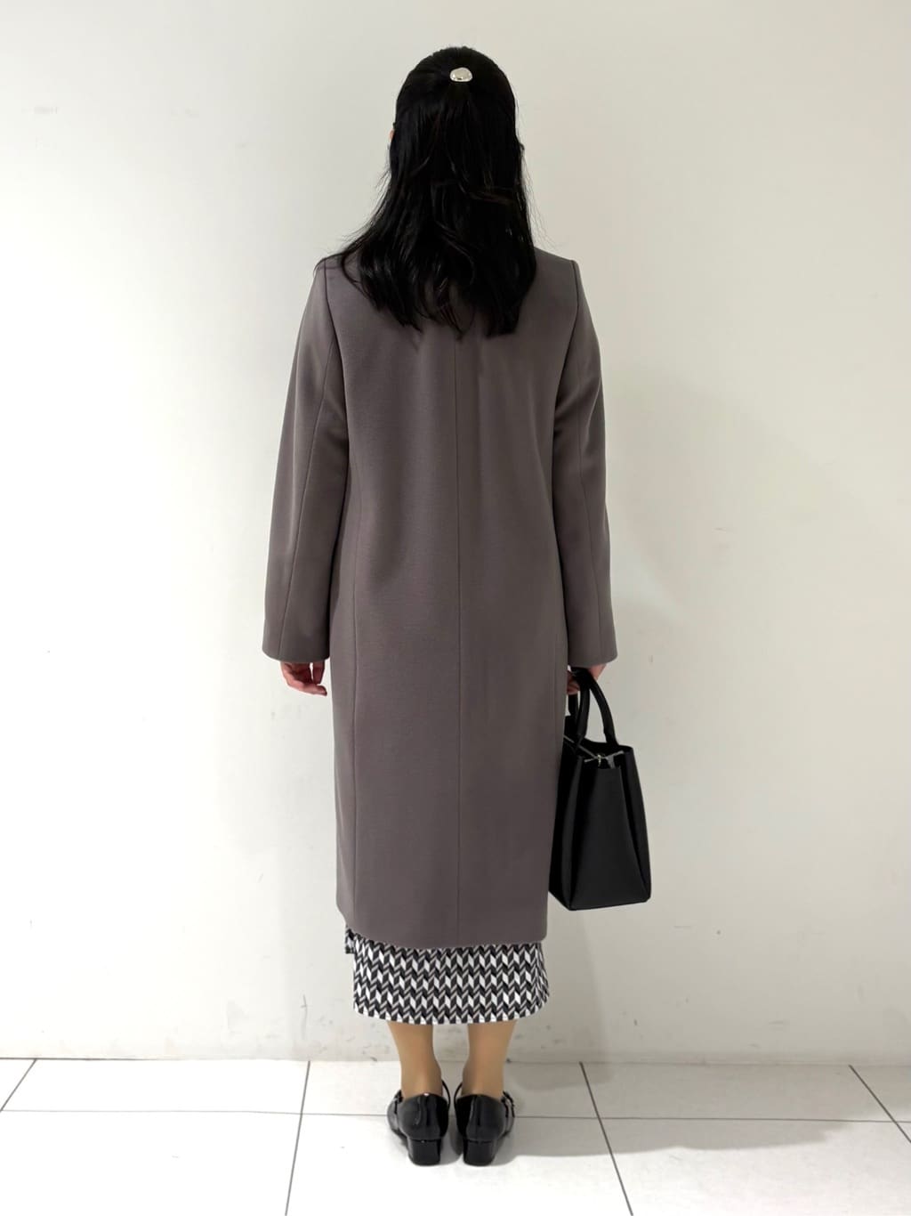 momokoさんの「INDIVI｜【名品コート／日本製】ウール100％チェスターコート」を使ったコーディネート