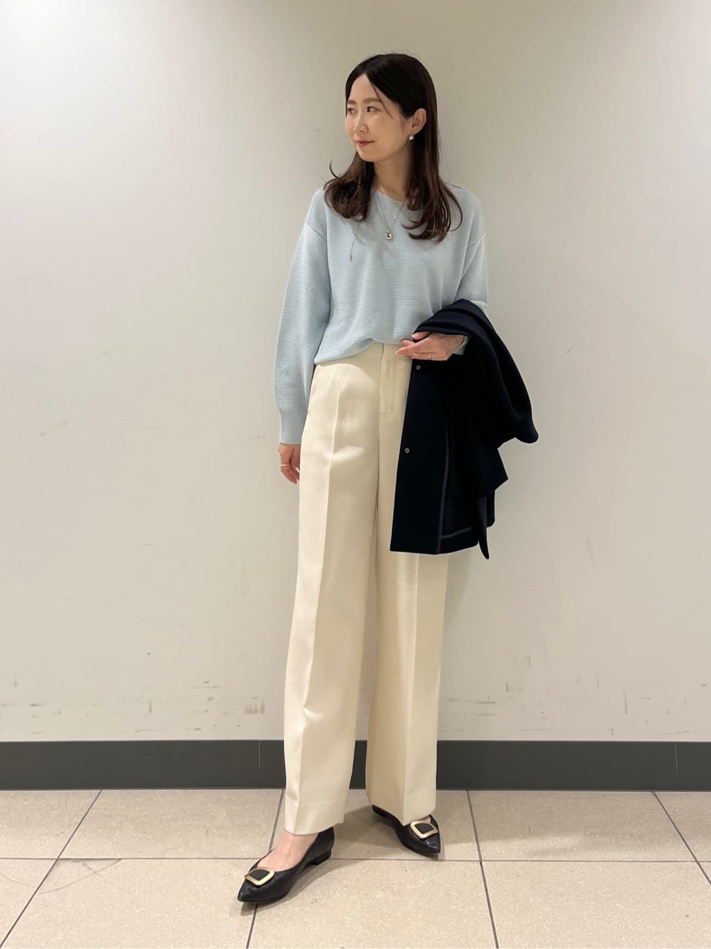 shokoさんの「INDIVI｜【ウール混ラメ素材】Vネック煌めきニット」を使ったコーディネート