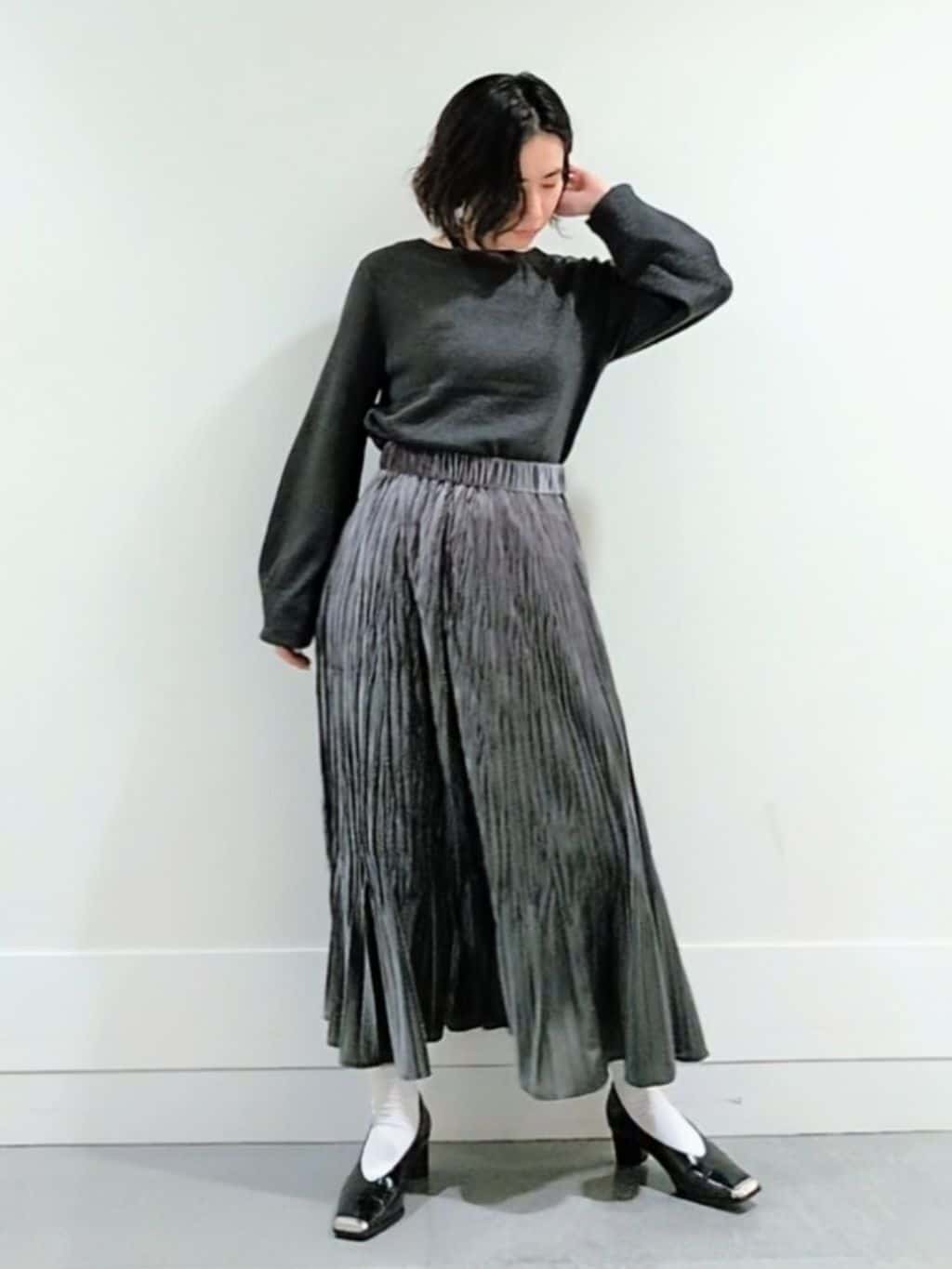ミズタさんの「UNTITLED｜【きれいめ/洗える】ラメ入りワイドボートネックニット」を使ったコーディネート