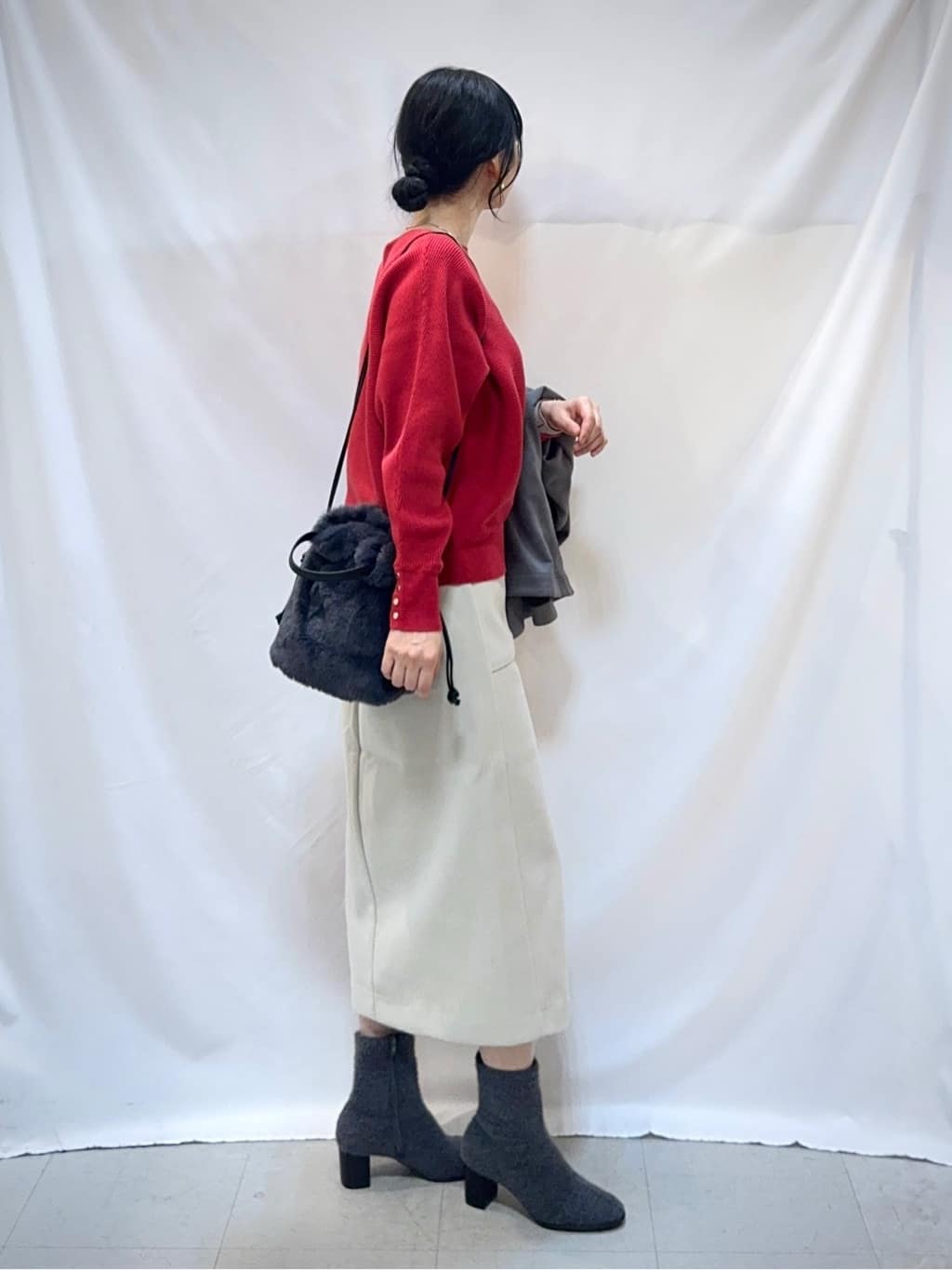 𝐇𝐢𝐫𝐨𝐦𝐢さんの「SHOO･LA･RUE｜【S-LL/あったか】すらりときれい見え ベイカー風ナロースカート」を使ったコーディネート