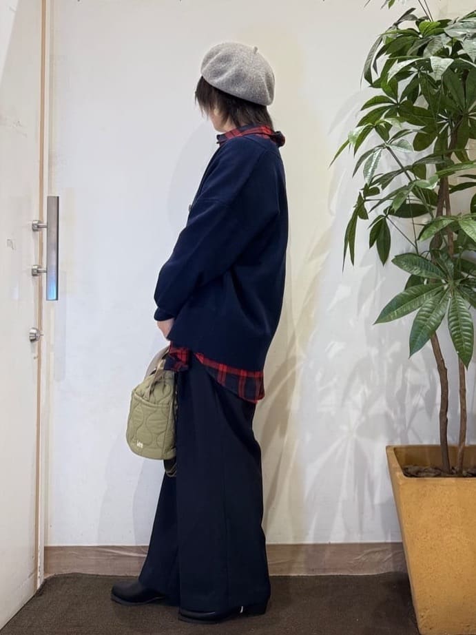 misakiさんの「SHOO･LA･RUE｜【洗える/毛玉レス】表面がきれいなVネックカーディガン」を使ったコーディネート