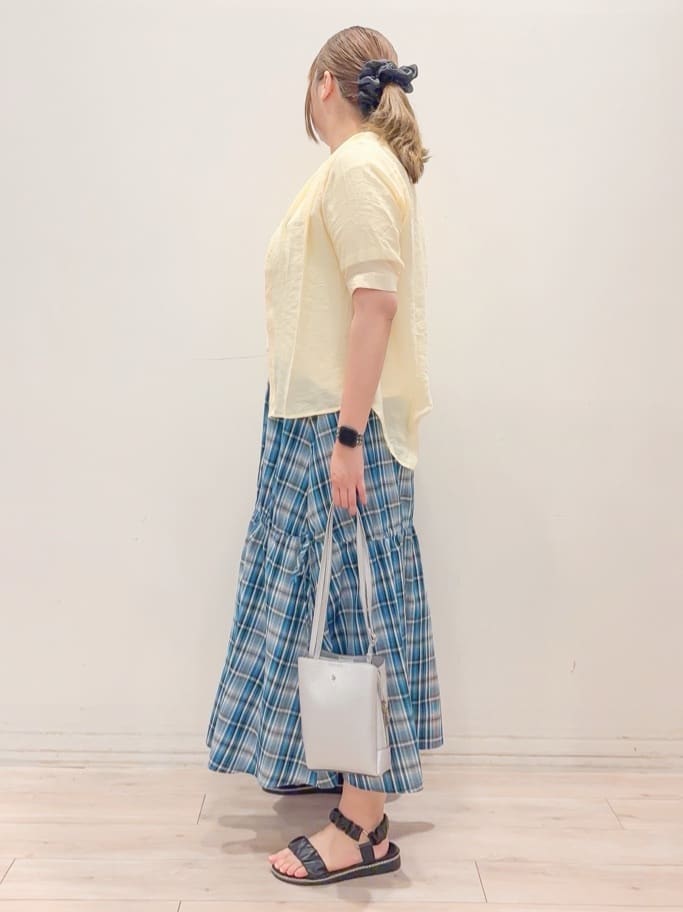 naoさんの「SHOO･LA･RUE｜【ひんやり/S-LL】サガラ刺繍ロゴTシャツ」を使ったコーディネート