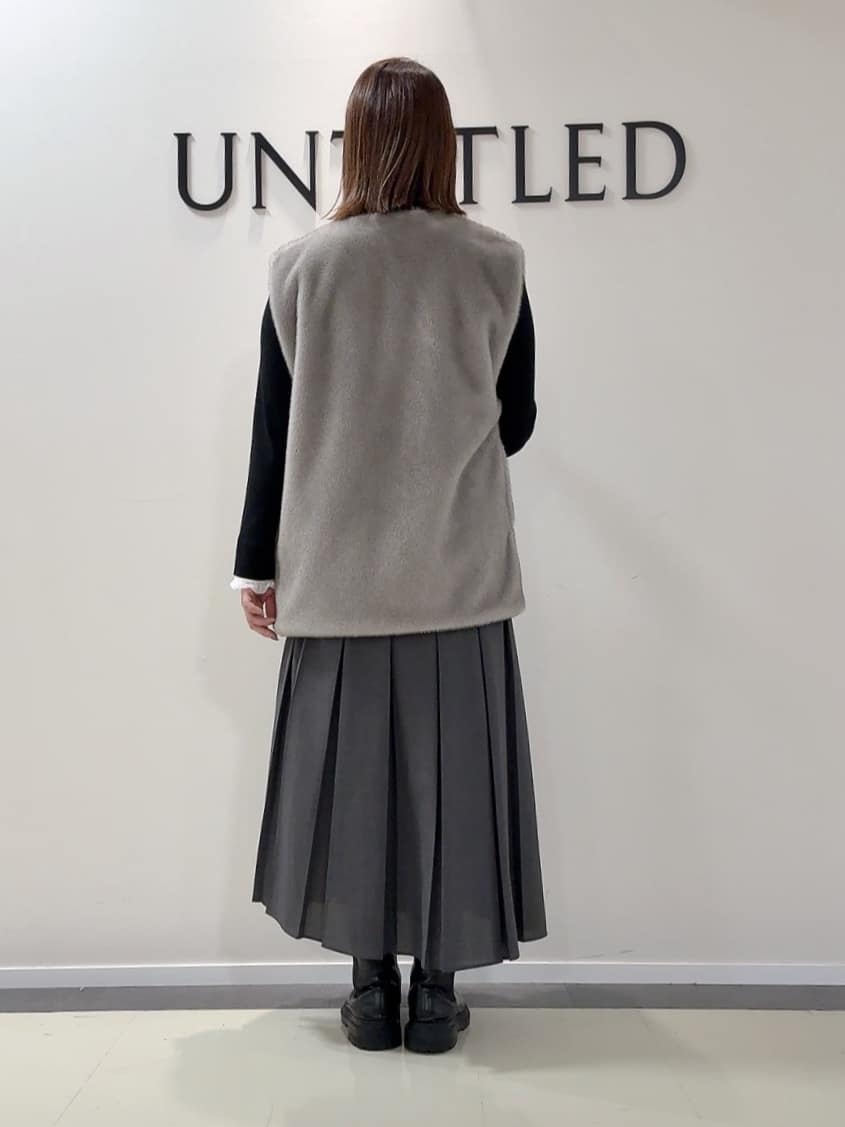 YUIさんの「UNTITLED｜【トレンド/ジレ】フェイクファーベスト」を使ったコーディネート