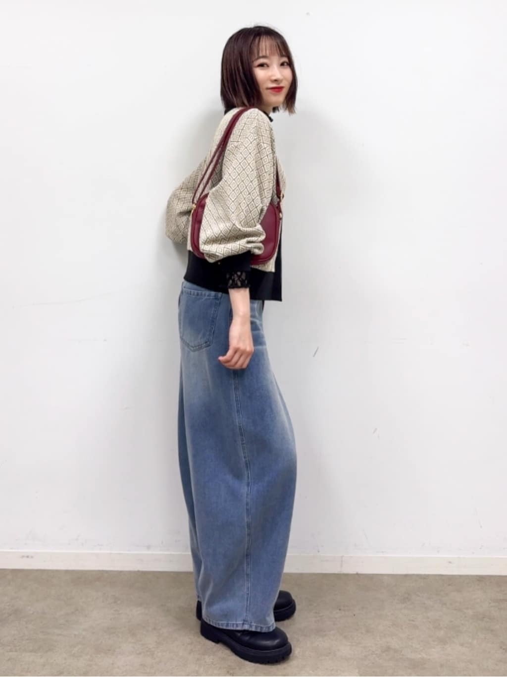 𝐜𝐡𝐢𝐤𝐚さんの「SHOO･LA･RUE｜【前後2WAY】柄と配色で差がつく ふくれジャカードカーディガン」を使ったコーディネート