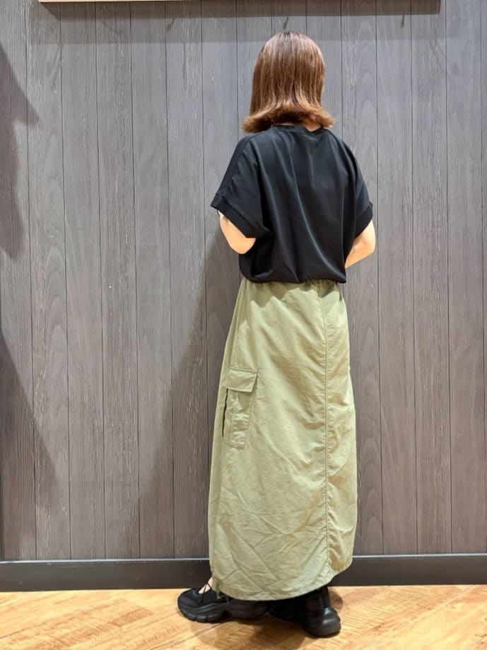 meiさんの「SHOO･LA･RUE｜【S-LL/汗ジミ軽減/ひんやり/UV】体型カバーに タック入りドルマントップス」を使ったコーディネート