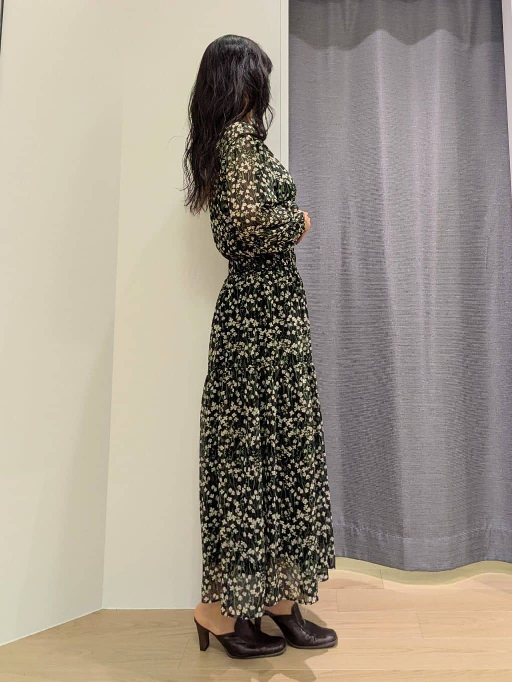 miiさんの「INDIVI｜【秋映え柄/セットアップ可能】フラワーシフォンスカート」を使ったコーディネート