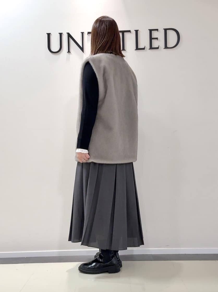 YUIさんの「UNTITLED｜【トレンド/ジレ】フェイクファーベスト」を使ったコーディネート