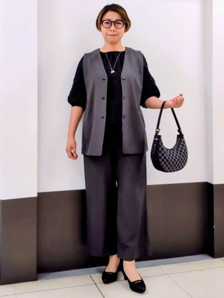 じゅりさんの「Reflect｜【ウエスト総ゴム／セットアップ／単品使いOK◎】ベスト＋ストレートパンツセット」を使ったコーディネート