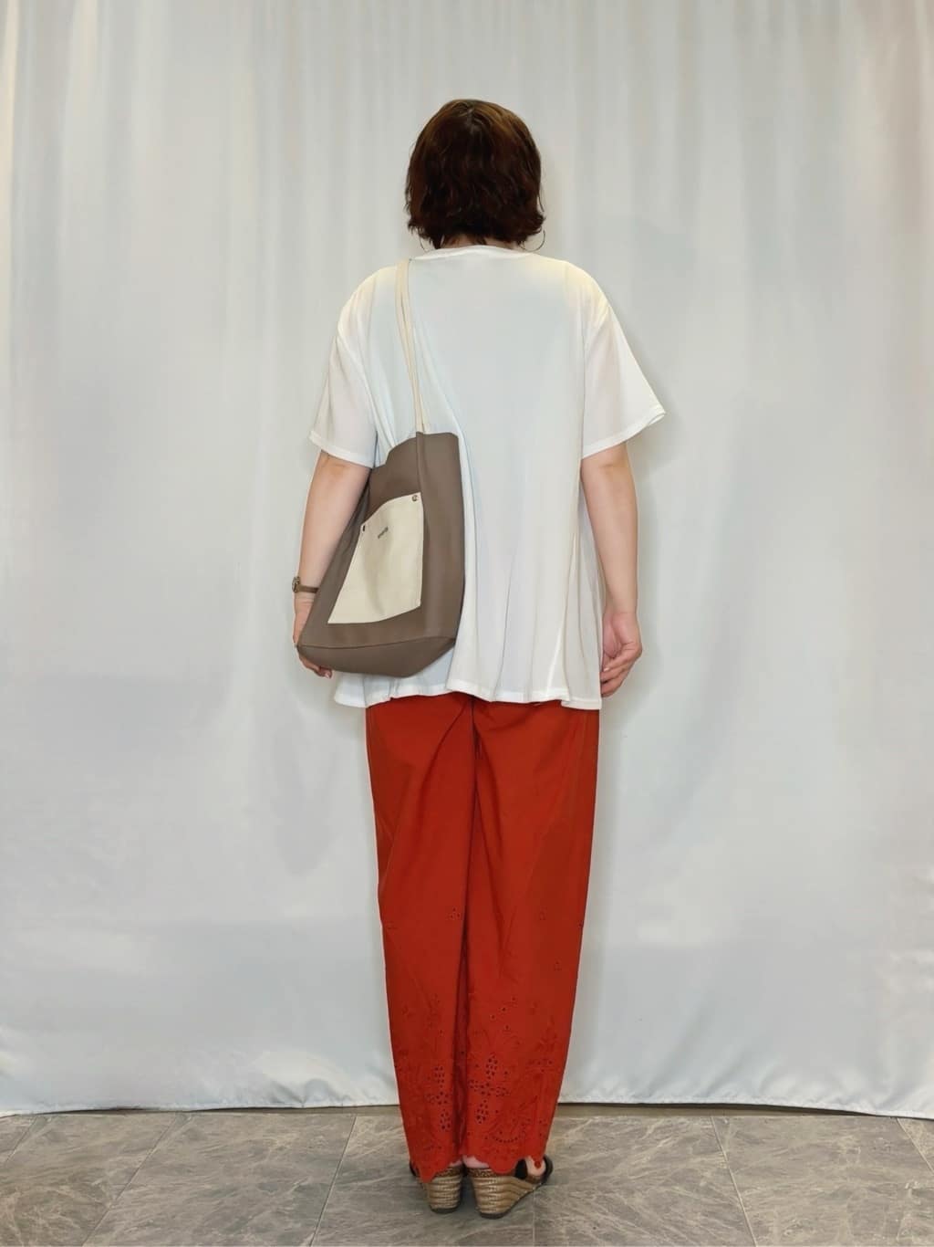 たみさんの「SHOO･LA･RUE｜【S-LL】華やかさをプラスする 裾刺繍ストレートパンツ」を使ったコーディネート