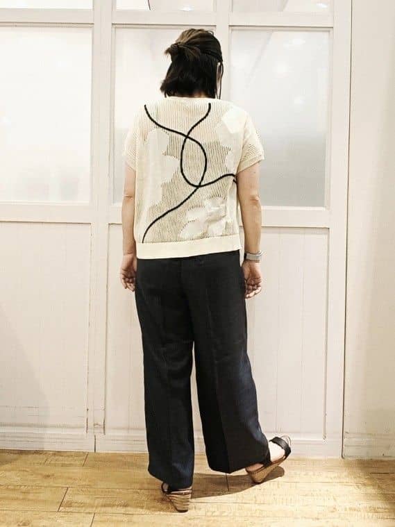 machiさんの「SHOO･LA･RUE｜【S-LL/洗濯後しわになりにくい】ゴールドパーツできれい見え 麻調タックワイドパンツ」を使ったコーディネート