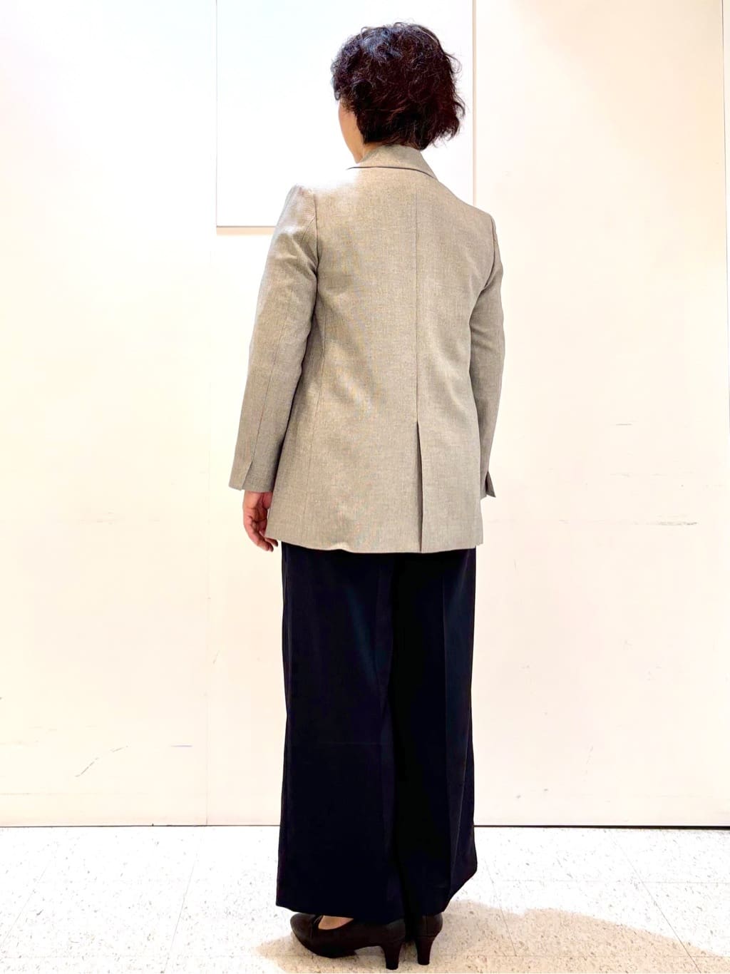 ヤスコさんの「Reflect｜【ジャケットのインナーにおすすめ◎】花柄タックデザインブブラウス」を使ったコーディネート