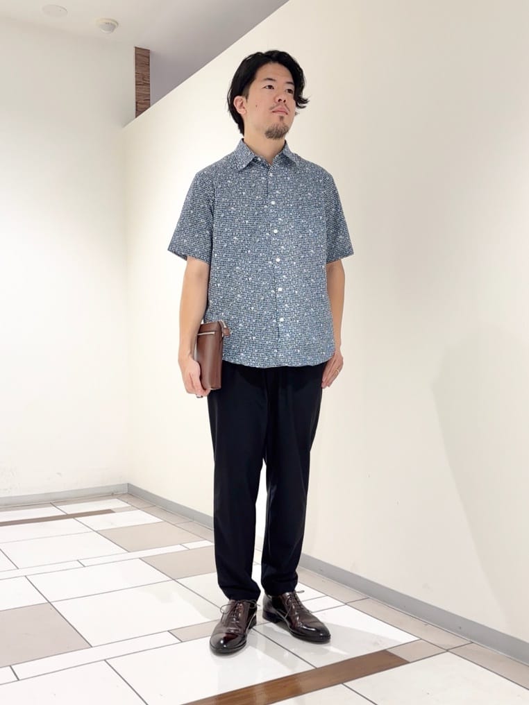 及川さんの「TAKEO KIKUCHI｜【COOL CITY WEAR】エアートール パンツ /接触冷感・通気性」を使ったコーディネート