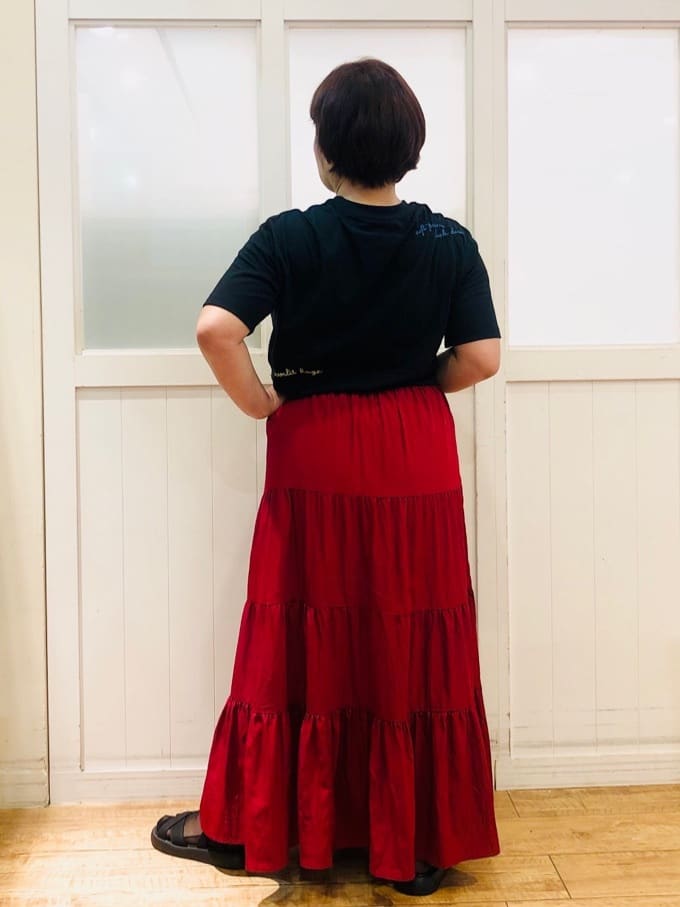 YYYさんの「SHOO･LA･RUE｜【ひんやり】大人のカジュアルスタイルに レタリング刺繍Tシャツ」を使ったコーディネート