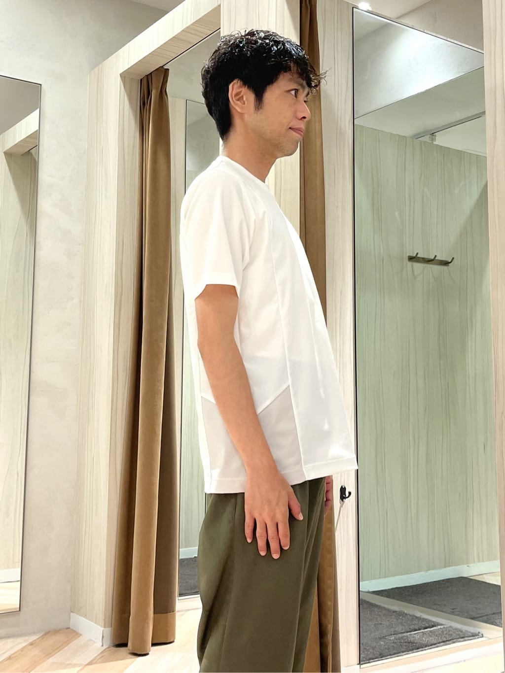 URAさんの「TAKEO KIKUCHI｜【COOL CITY WEAR】籠目アート柄 サッカーシャツ /通気性」を使ったコーディネート