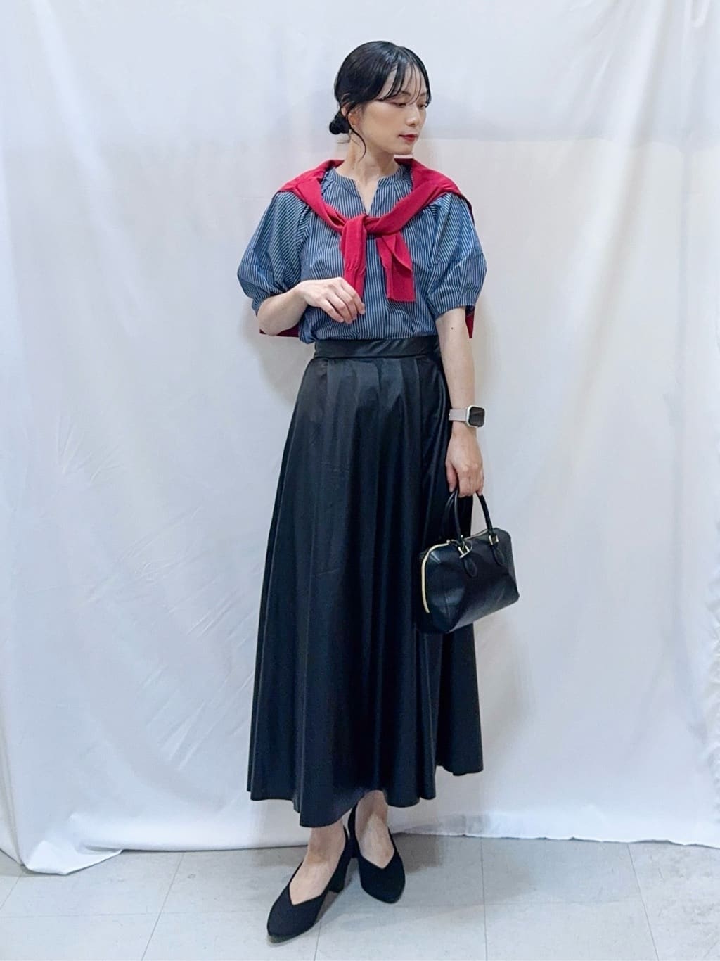 𝐇𝐢𝐫𝐨𝐦𝐢さんの「SHOO･LA･RUE｜【洗える/S-LL】上品なラメ使い クルーネック ニットカーディガン」を使ったコーディネート