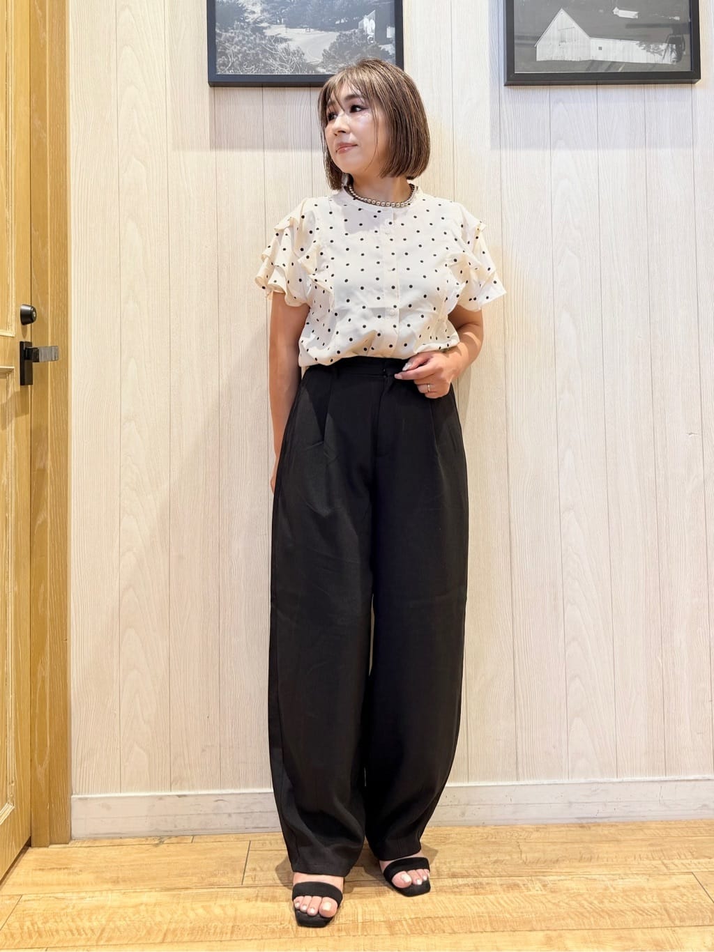 Megさんの「SHOO･LA･RUE｜【無地/ドット柄】お袖フリルが華やぐ きれいめブラウス」を使ったコーディネート