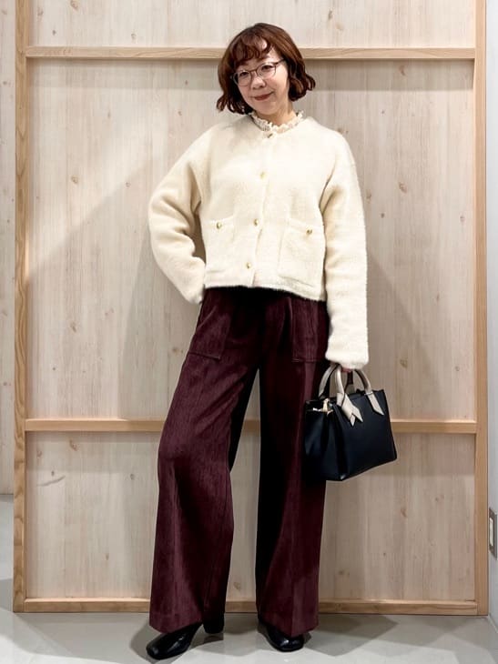 nakoさんの「THE SHOP TK｜クラッシュベロアベーカーパンツ」を使ったコーディネート