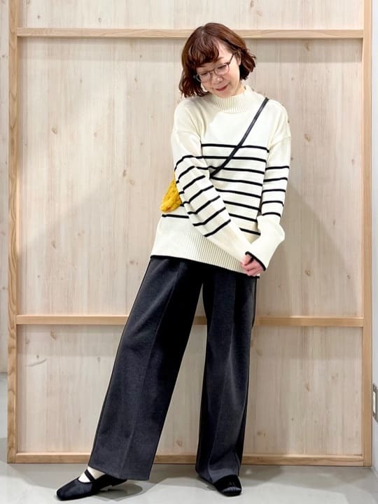 nakoさんの「THE SHOP TK｜【インしないで着られる】金ボタン ハイネックニット/毛玉になりにくい/静電気防止/洗濯機OK」を使ったコーディネート