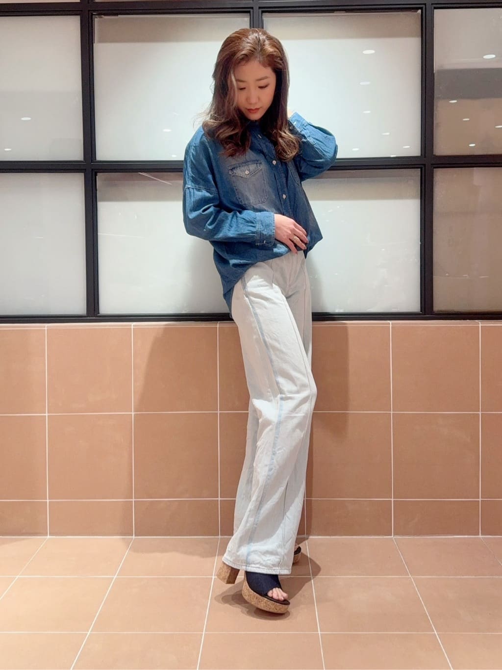 kaoriさんの「ESPERANZA｜ミニバックルコルクヒールミュール」を使ったコーディネート