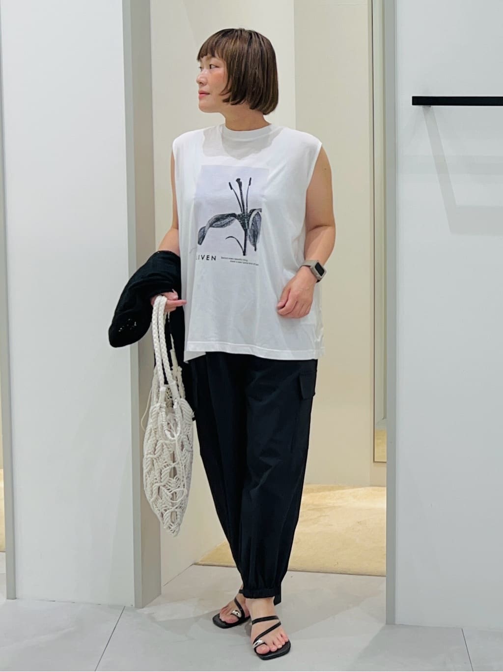 タナさんの「THE SHOP TK｜異素材切替フォトプリントTシャツ【洗える】」を使ったコーディネート
