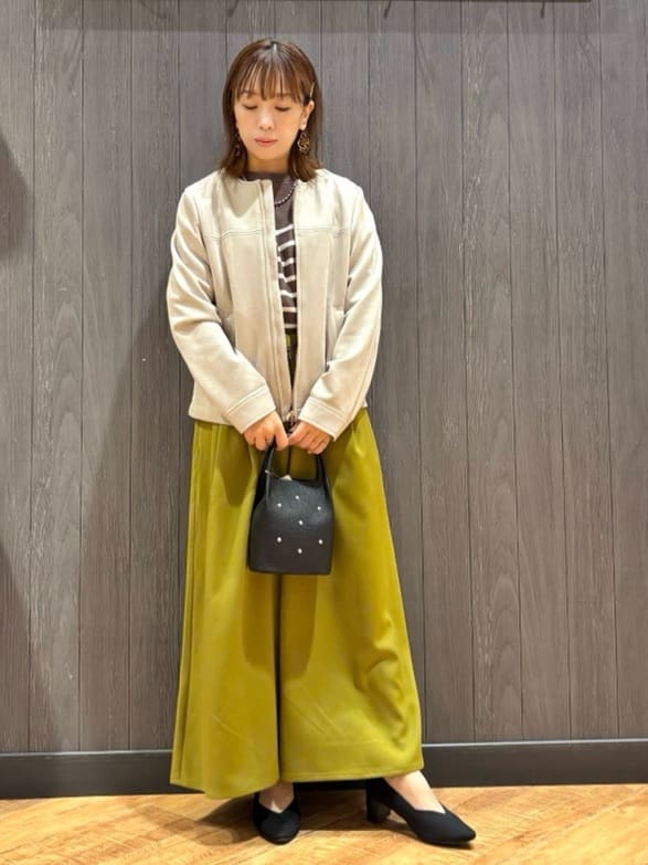 meiさんの「SHOO･LA･RUE｜【S-LL/2点セット】脚のラインを拾いにくい ベルト付きタックスカーチョパンツ」を使ったコーディネート