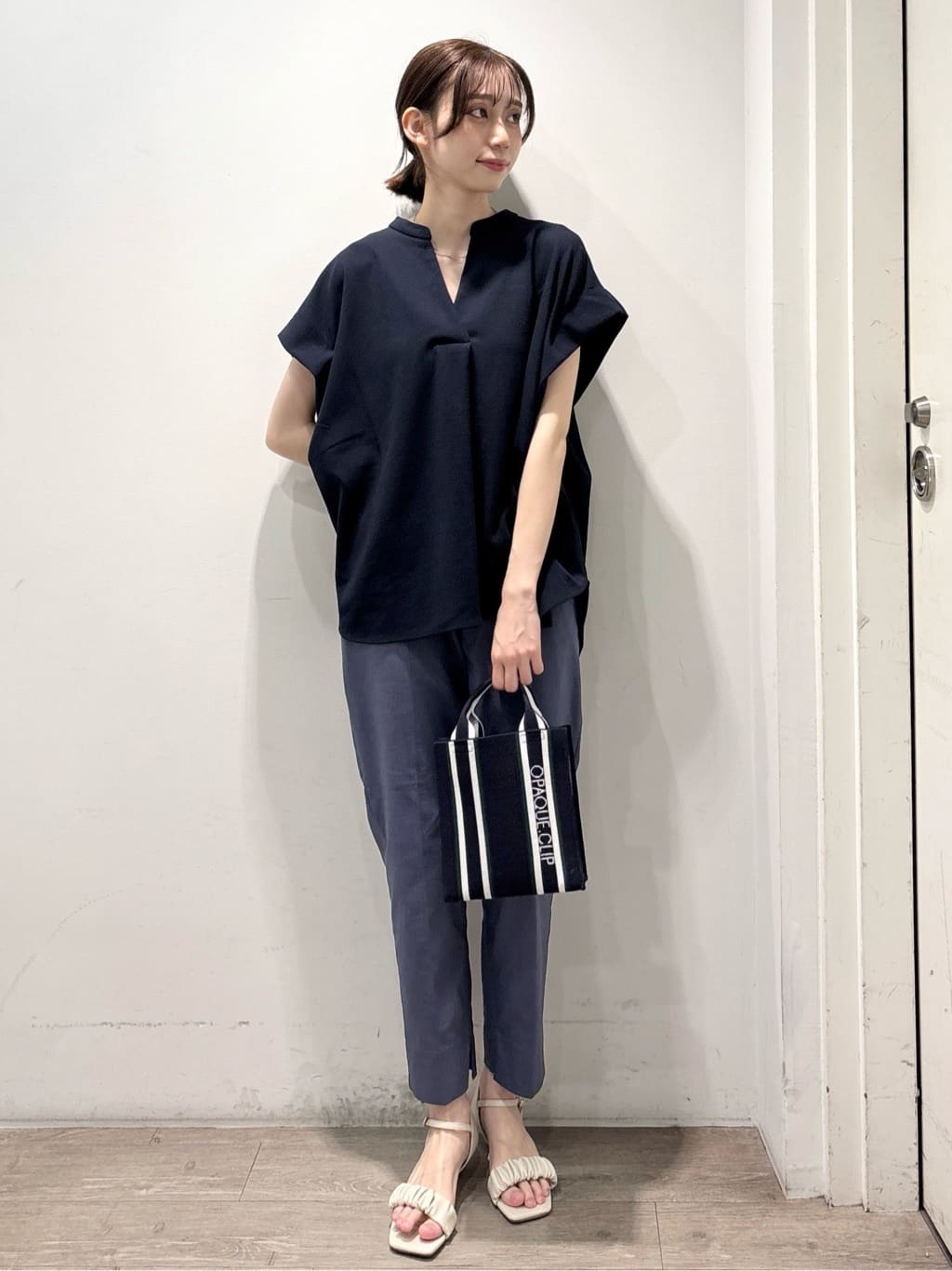 ぶまりんさんの「OPAQUE.CLIP｜麻混ハイストレッチイージースティックパンツ【洗濯機洗い可】」を使ったコーディネート