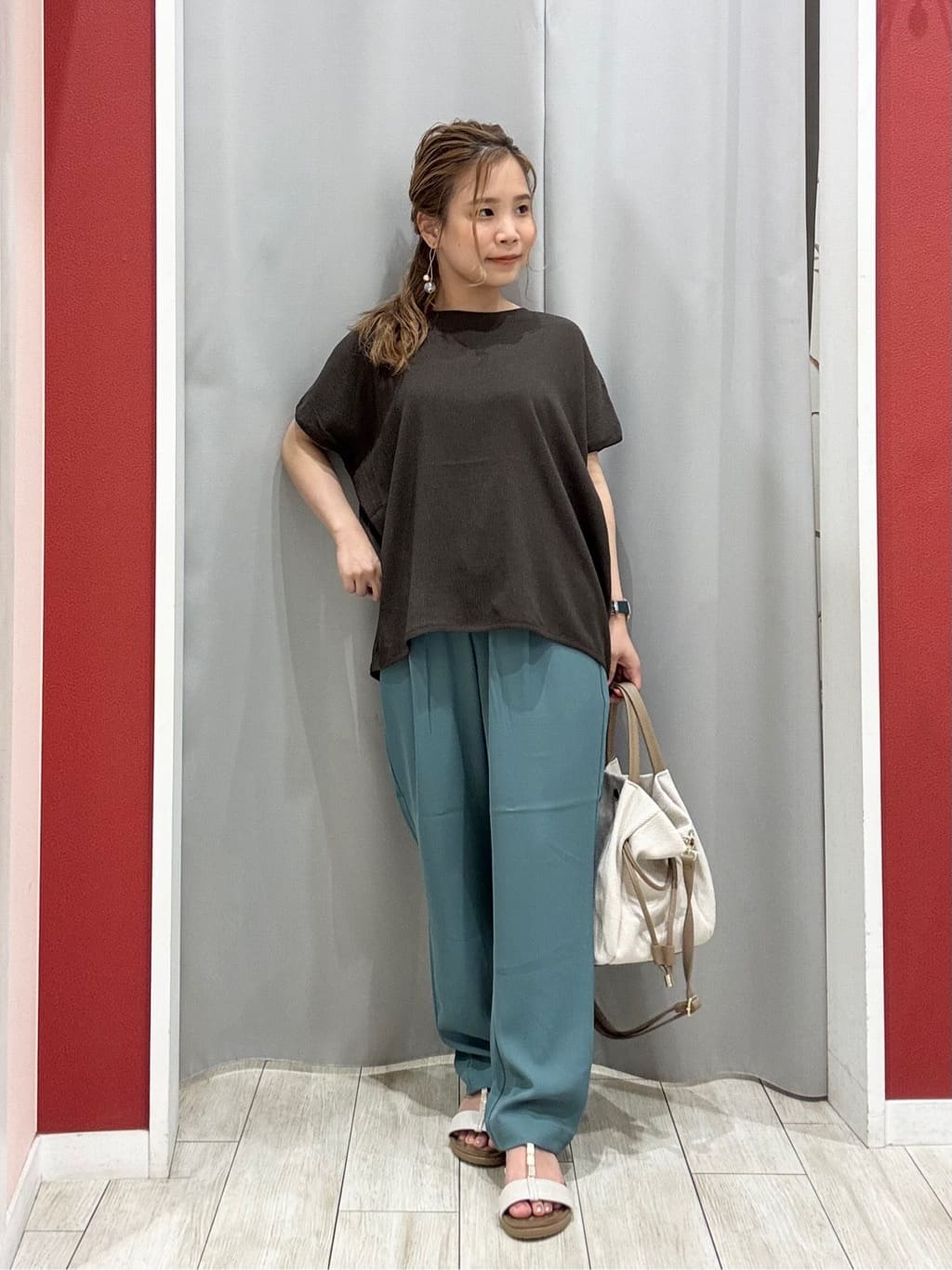 shioさんの「SHOO･LA･RUE｜【S-LL】ブラウス見えする 軽やかな着心地の しぼしぼトップス」を使ったコーディネート