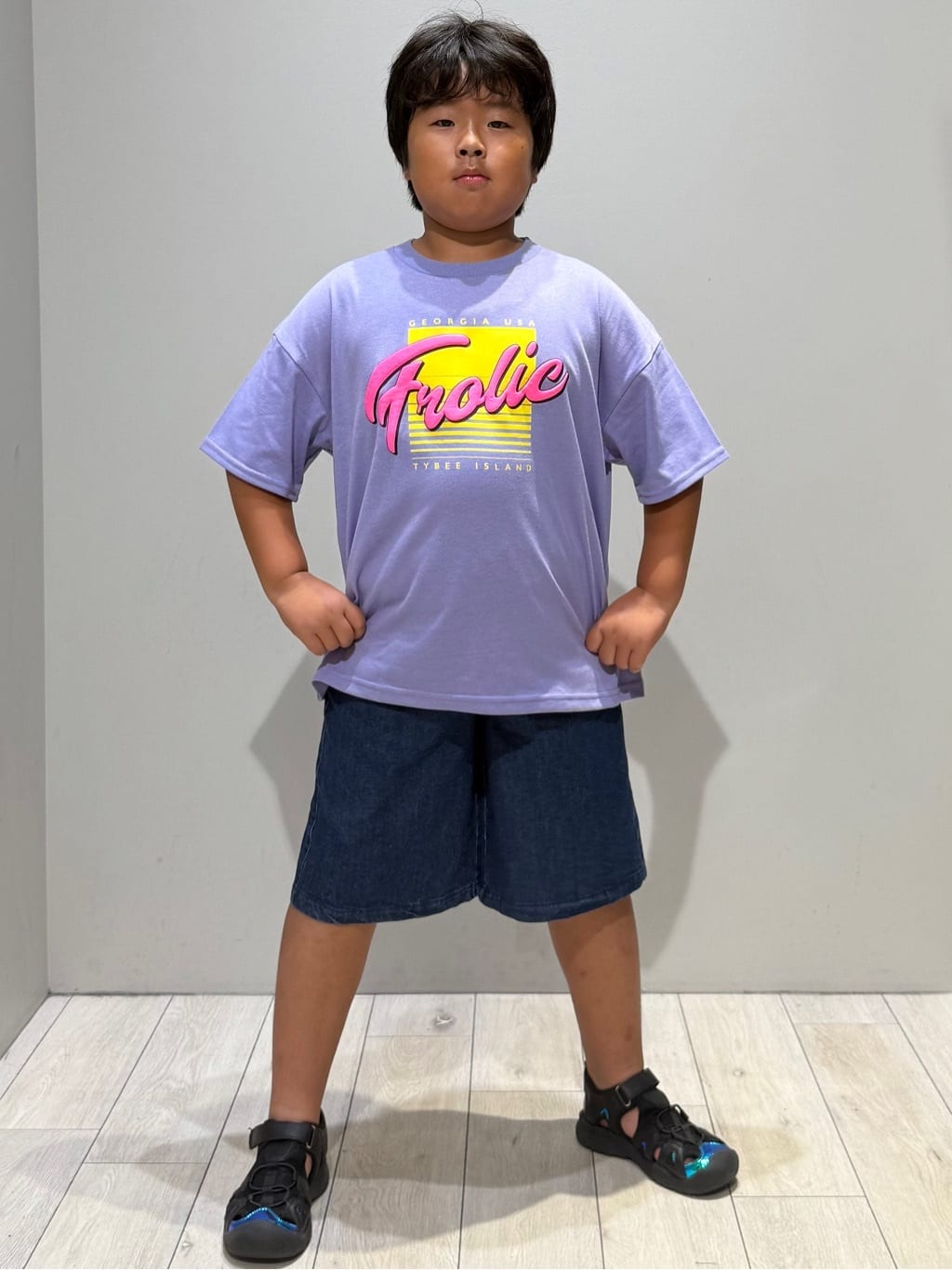kuboさんの「THE SHOP TK｜【110－160】レトロロゴTシャツ/洗濯機OK」を使ったコーディネート