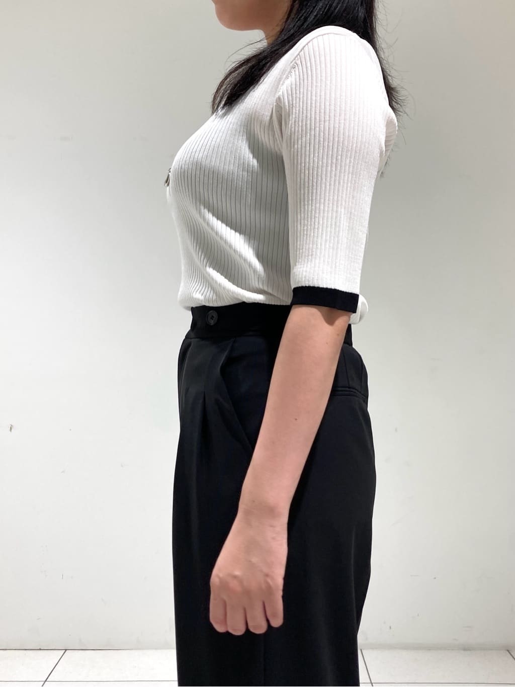 momokoさんの「INDIVI｜【着心地◎！】タックワイドパンツ」を使ったコーディネート