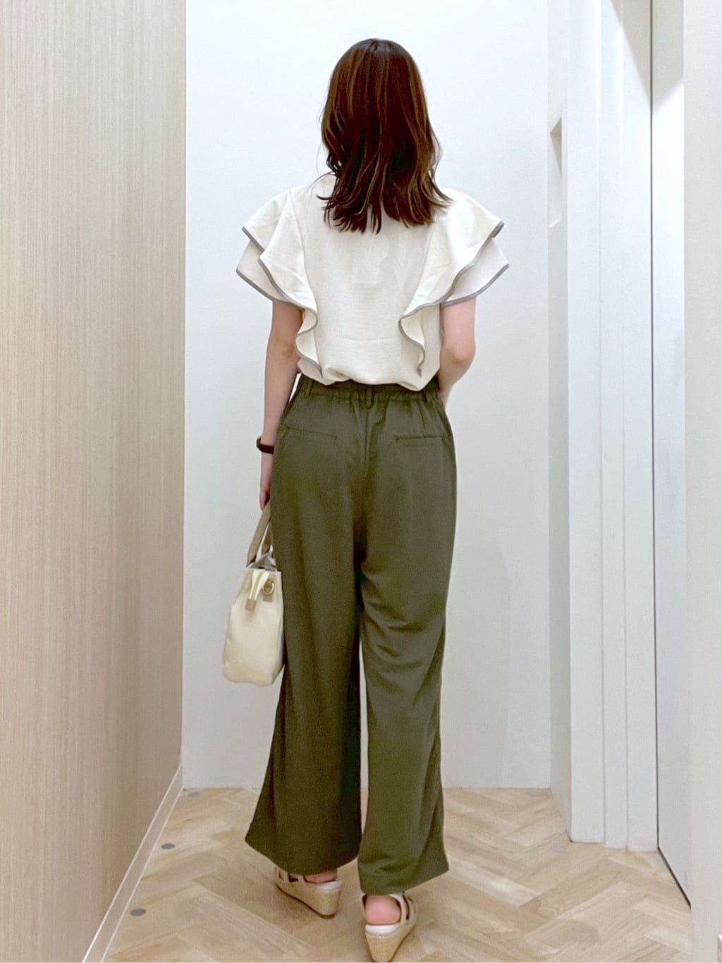  おまつさんの「grove｜【接触冷感】見た目はきちんと、着心地はらくちん クロップドベイカーパンツ」を使ったコーディネート