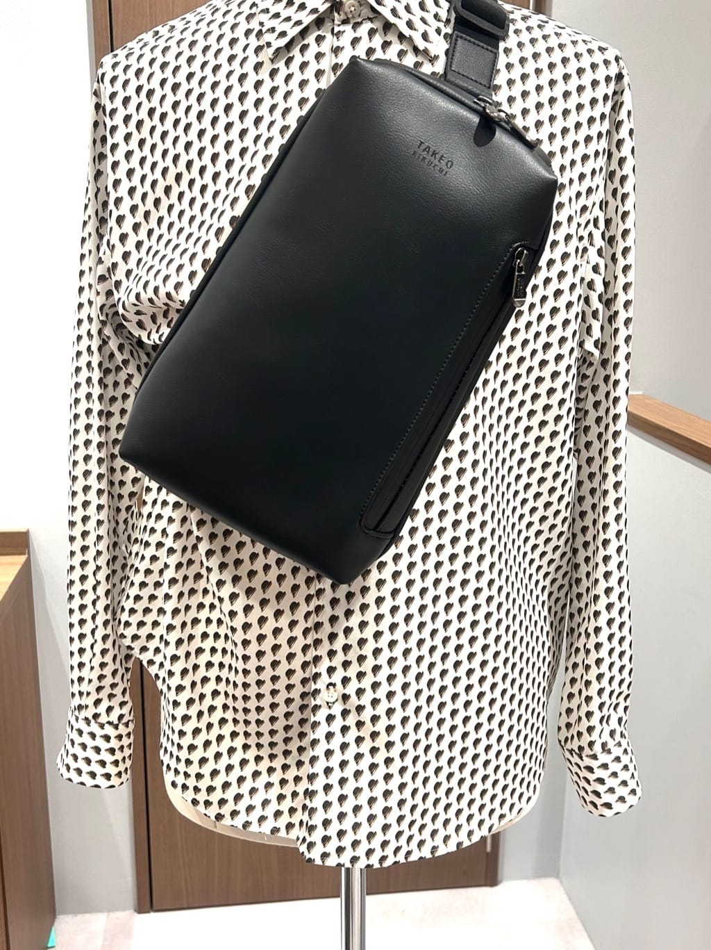 SHUNさんの「TAKEO KIKUCHI｜【撥水】ライトウェイト ボディバッグ」を使ったコーディネート