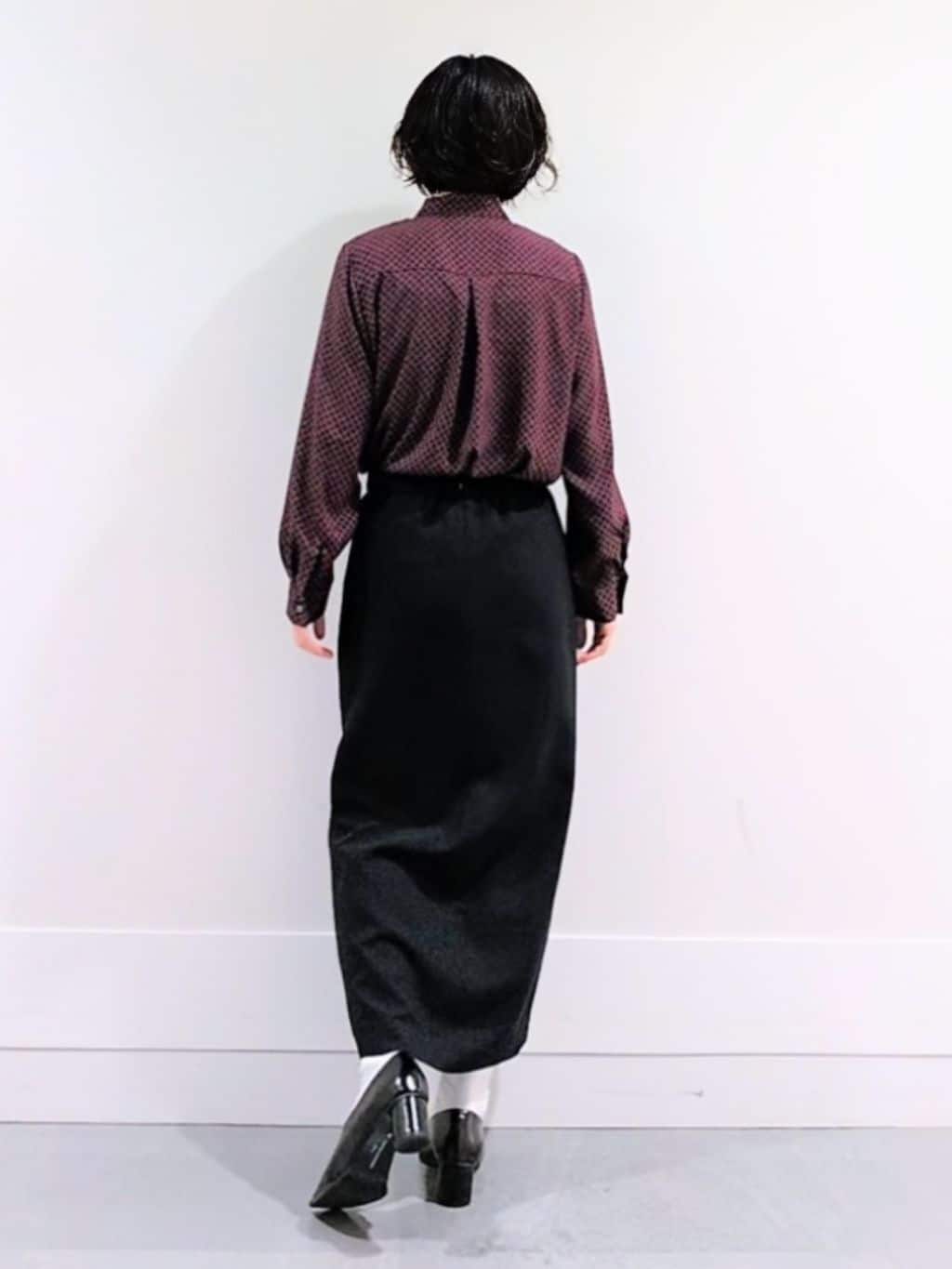 ミズタさんの「UNTITLED｜【ボウタイ/通勤スーツ/オフィス】スクエアプリントブラウス」を使ったコーディネート