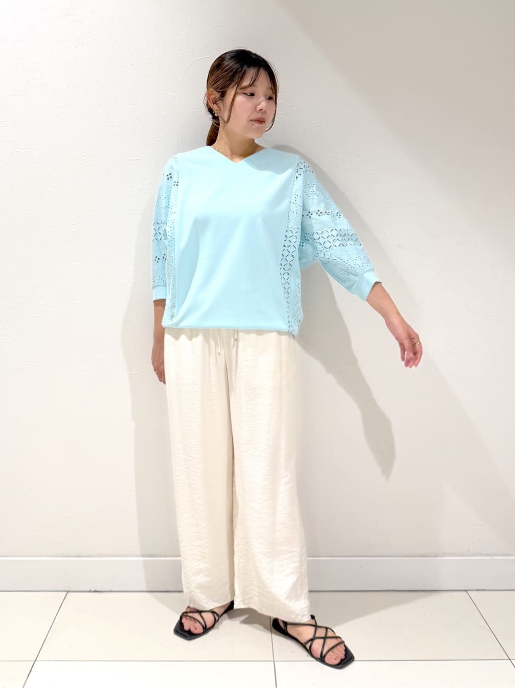 YUUKIさんの「INDIVI｜【洗える／UVケア／SETUP可能】ドロストワイドパンツ」を使ったコーディネート