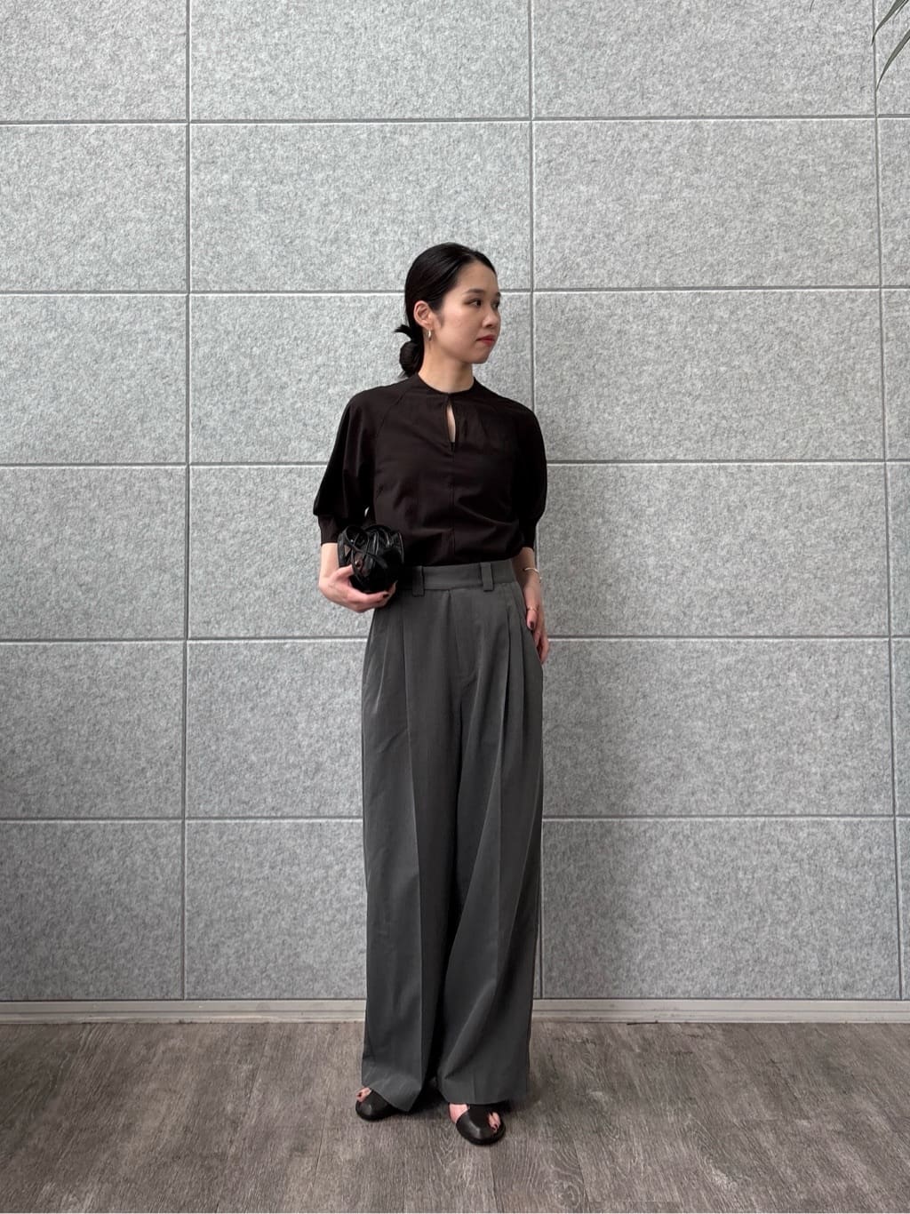 ひなさんの「INDIVI｜ボトルネックブラウス」を使ったコーディネート