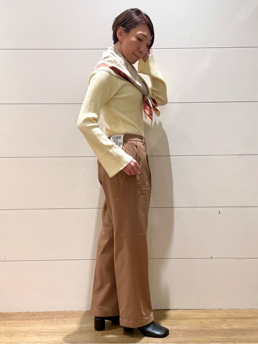 Ryoさんの「THE SHOP TK｜【品よく魅せる】フレアスリーブ リブニット/毛玉になりにくい/静電気防止/洗濯機OK」を使ったコーディネート