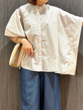 meiさんの「SHOO･LA･RUE｜きれいめカジュアルに ラメストライプ ポンチョ風シャツ」を使ったコーディネート