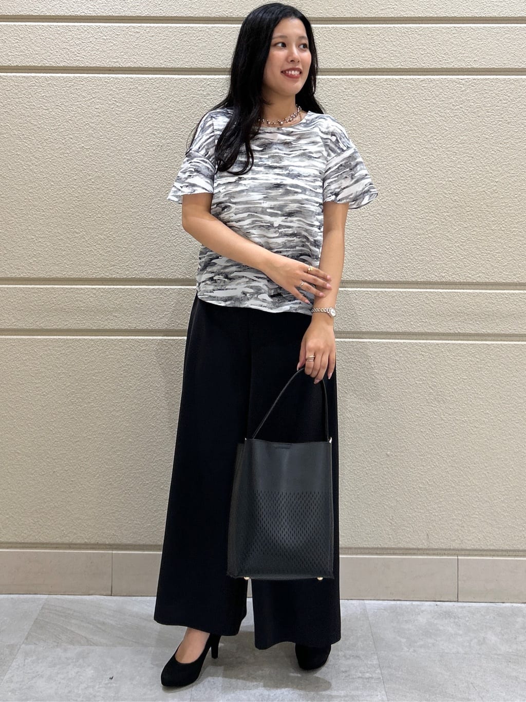 Momokaさんの「COUP DE CHANCE｜【手洗い可／日本製】プリント柄ブラウス」を使ったコーディネート