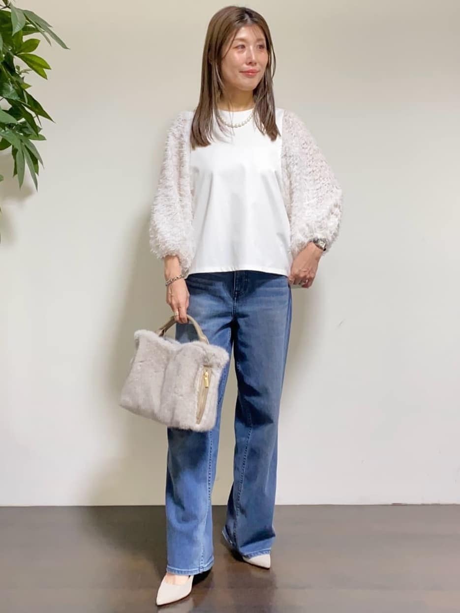 tomoさんの「UNTITLED｜【丸首/Tシャツ風/短丈】シャギースリーブ ポンチカットソー」を使ったコーディネート