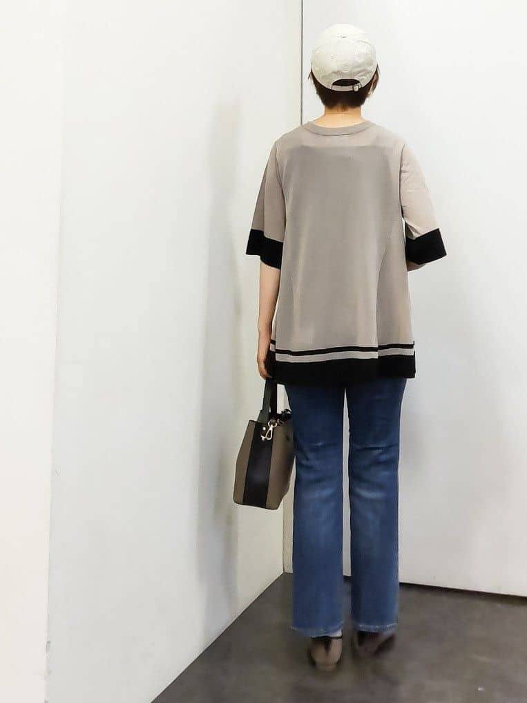 やまちゃんさんの「grove｜【美シルエット/選べる着丈】大人のためのソフトフレアーデニム」を使ったコーディネート