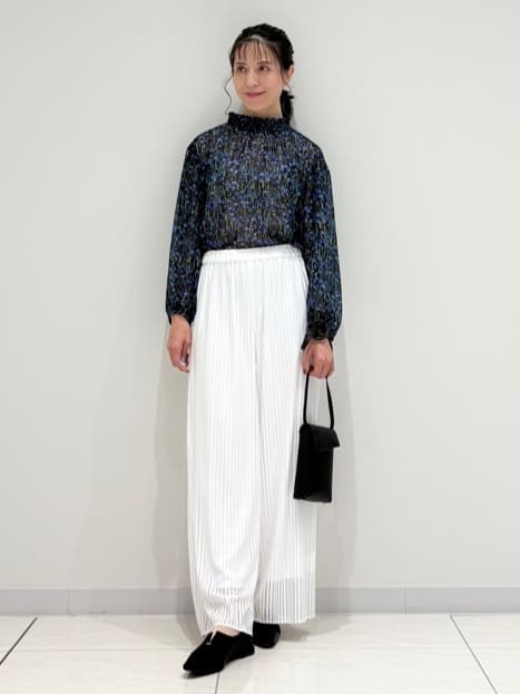 kayoさんの「INDIVI｜【秋映え柄/セットアップ可能】フラワーシフォンブラウス」を使ったコーディネート