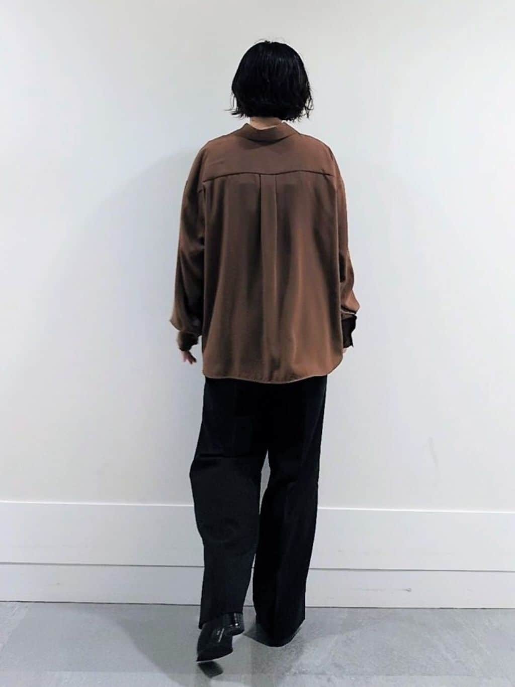 ミズタさんの「UNTITLED｜【セットアップ可/スキッパー/ゆったり】リラクパウダーシャツ」を使ったコーディネート