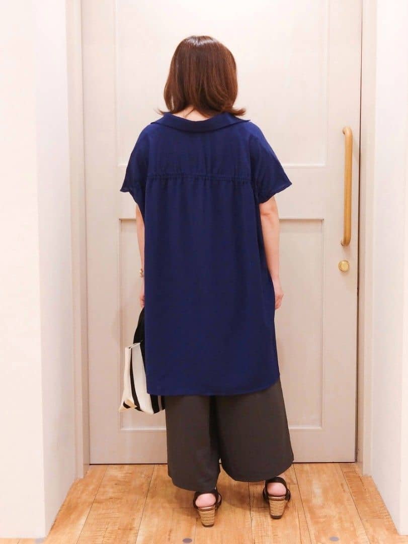 みーさんの「SHOO･LA･RUE｜【S-LL/体型カバー】さらりとしたタッチが心地よい バックギャザーブラウス」を使ったコーディネート
