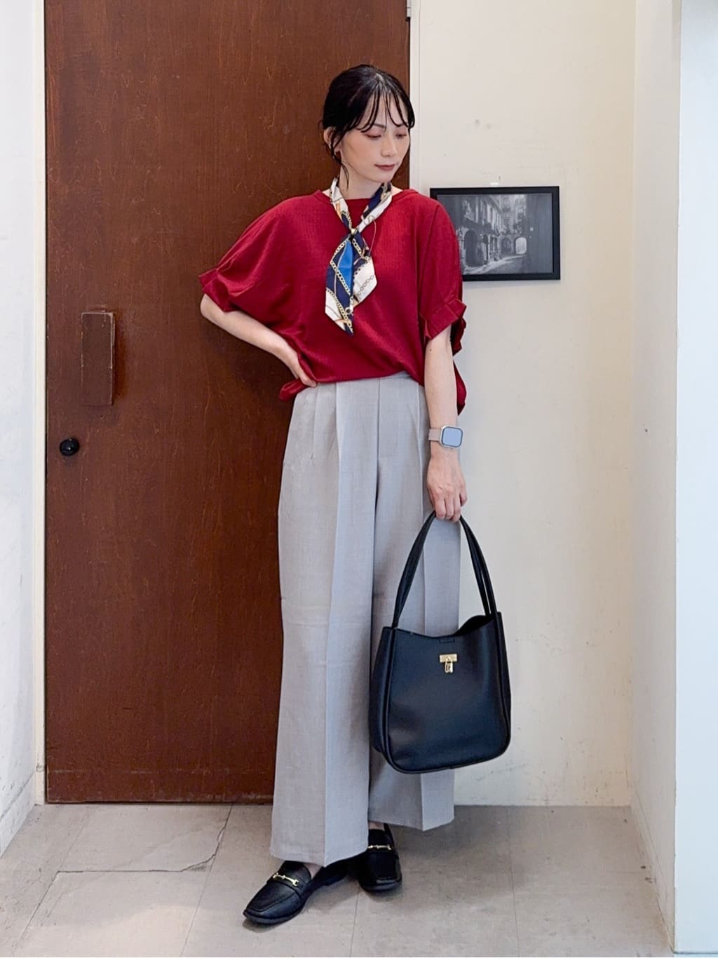 𝐇𝐢𝐫𝐨𝐦𝐢さんの「SHOO･LA･RUE｜【洗える】お袖のタックがアクセント インせず着られる さらさらドルマントップス」を使ったコーディネート