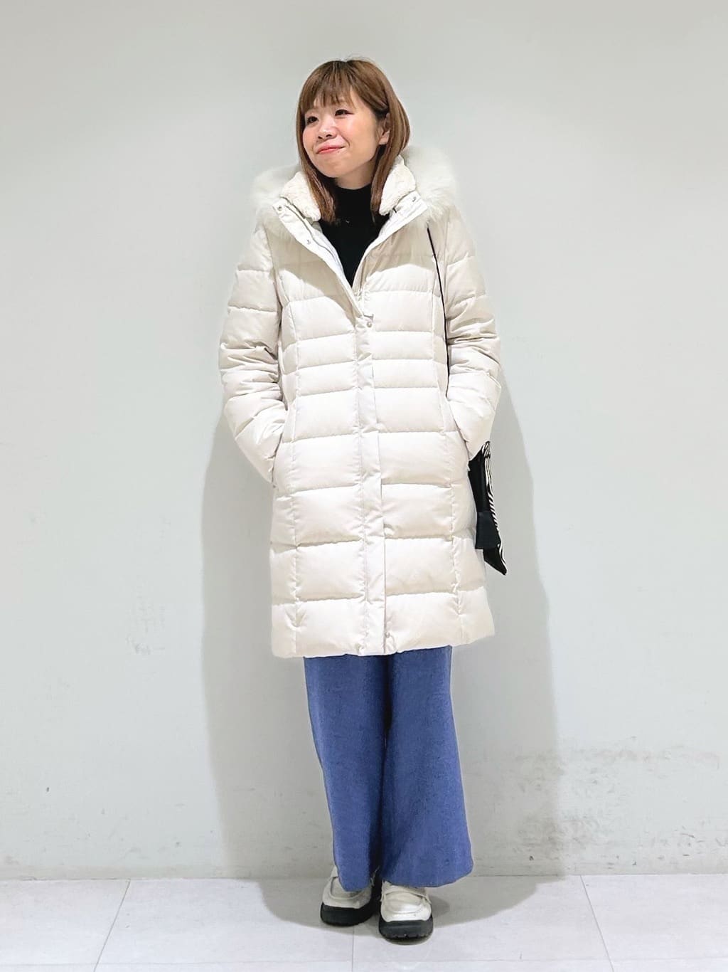 tsuyuさんの「INDIVI｜【洗える／毛玉になりにくい】エクストラファインウール ハイネックニット」を使ったコーディネート